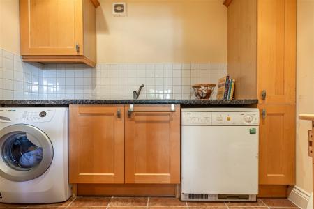 Highview Close  (12).jpg