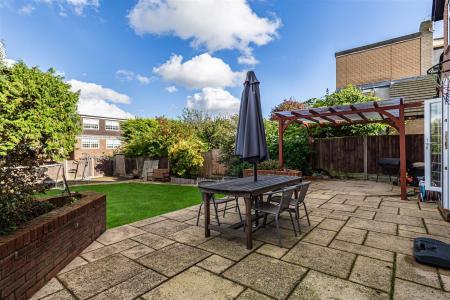 Highview Close  (7).jpg