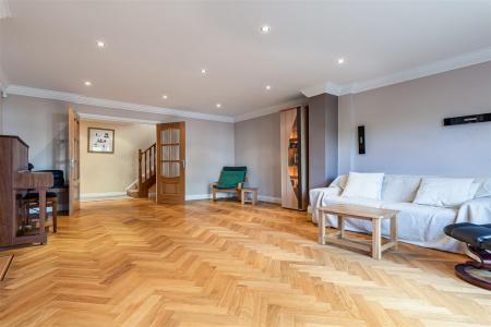 Highview Close  (2).jpg