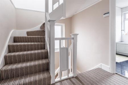 35 Hatley Ave (9).jpg