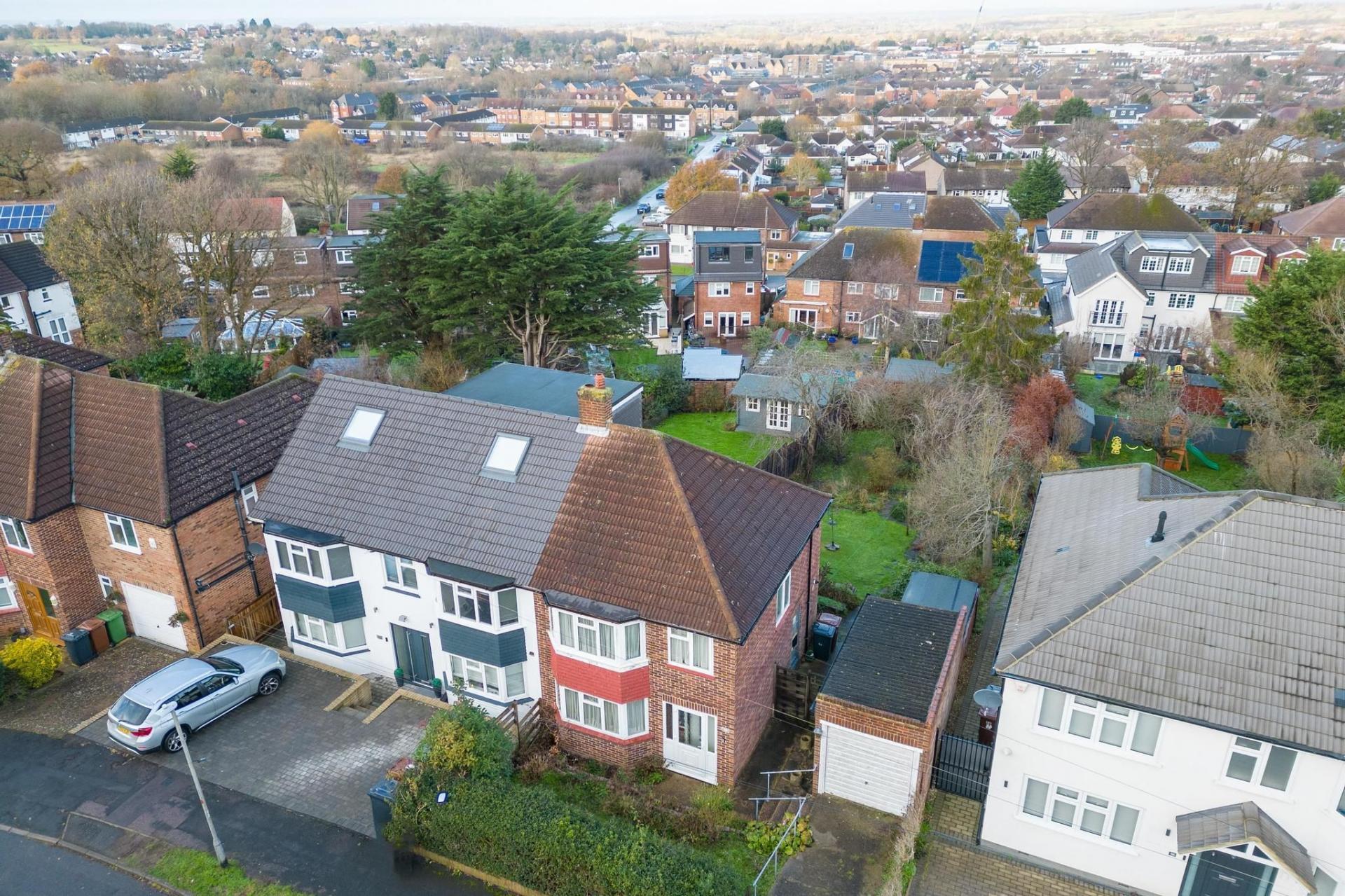 3 bedroom SemiDetached House for sale in Borehamwood