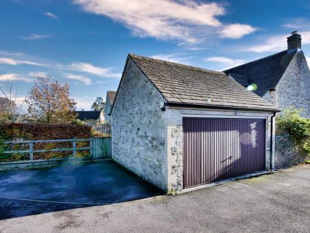 Garage & Parking