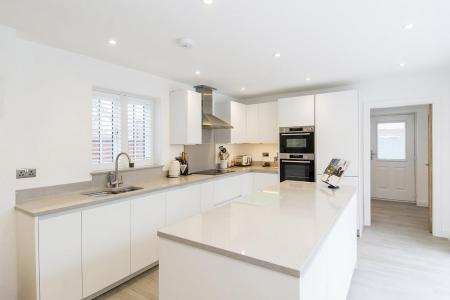 Dining kitchen Photo Two