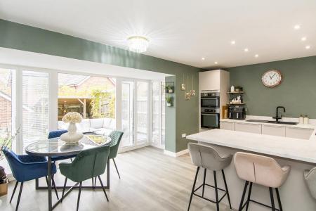 Open Plan Family Dining Kitchen