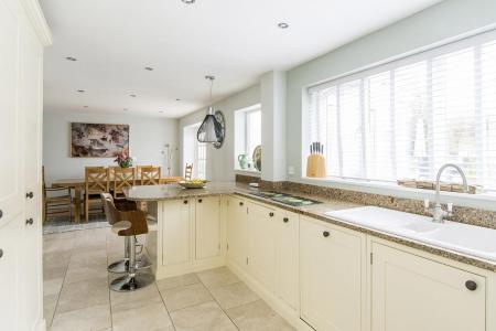 Kitchen/ Dining Room