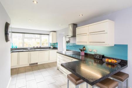 Breakfast Kitchen & Dining