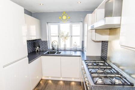 Kitchen Photo 2