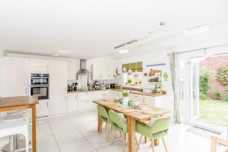 Family Dining/Kitchen