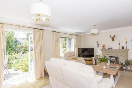 Lounge Photo 2