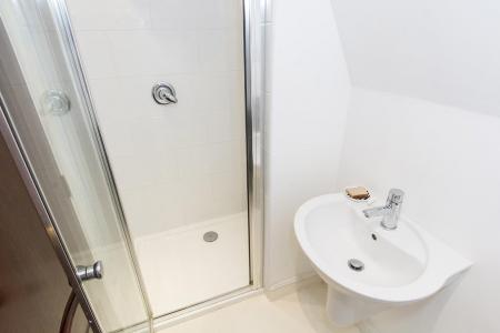 Bedroom Five En-suite Photo 2