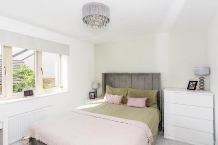 Bedroom One Photo 2