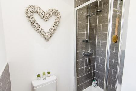 En-Suite (Photo Two)