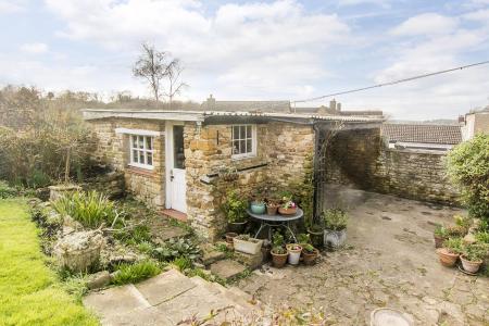 Outbuilding & Car Port