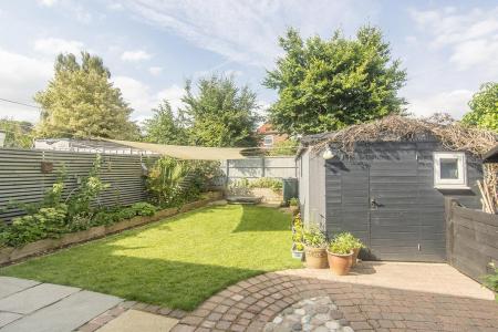 Garage/Workshop & Carport