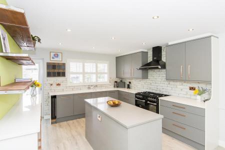 (Kitchen Area Photo)