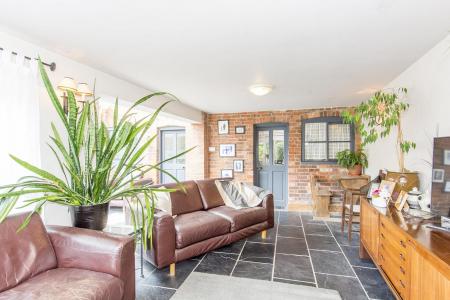 Rear Lounge ( Photo 2)