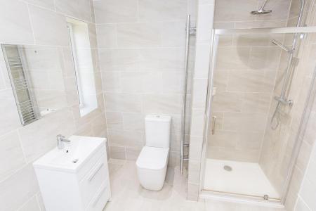 Bathroom (Photo 2)