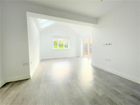 Breakfast / Dining Area