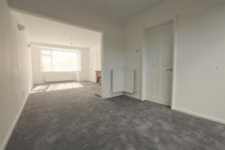 Lounge/Diner (Photo 2)