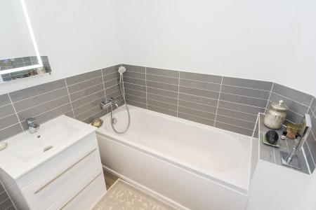 Family Bathroom Photo One