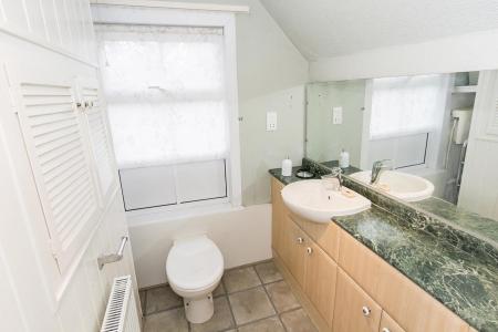 Shower Room (Main House)