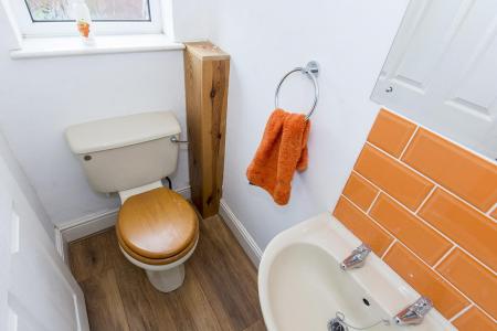 Bed 3 En-Suite WC (Main House)