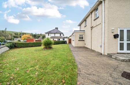 1366001-4-68f6171...