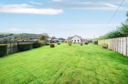 1369791-5-68fa107...