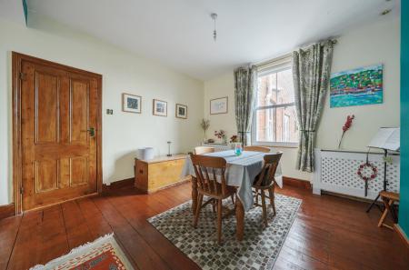 1385156-11-693869...