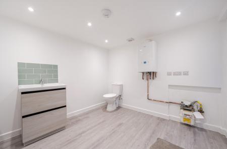 1404083-5-697a852...