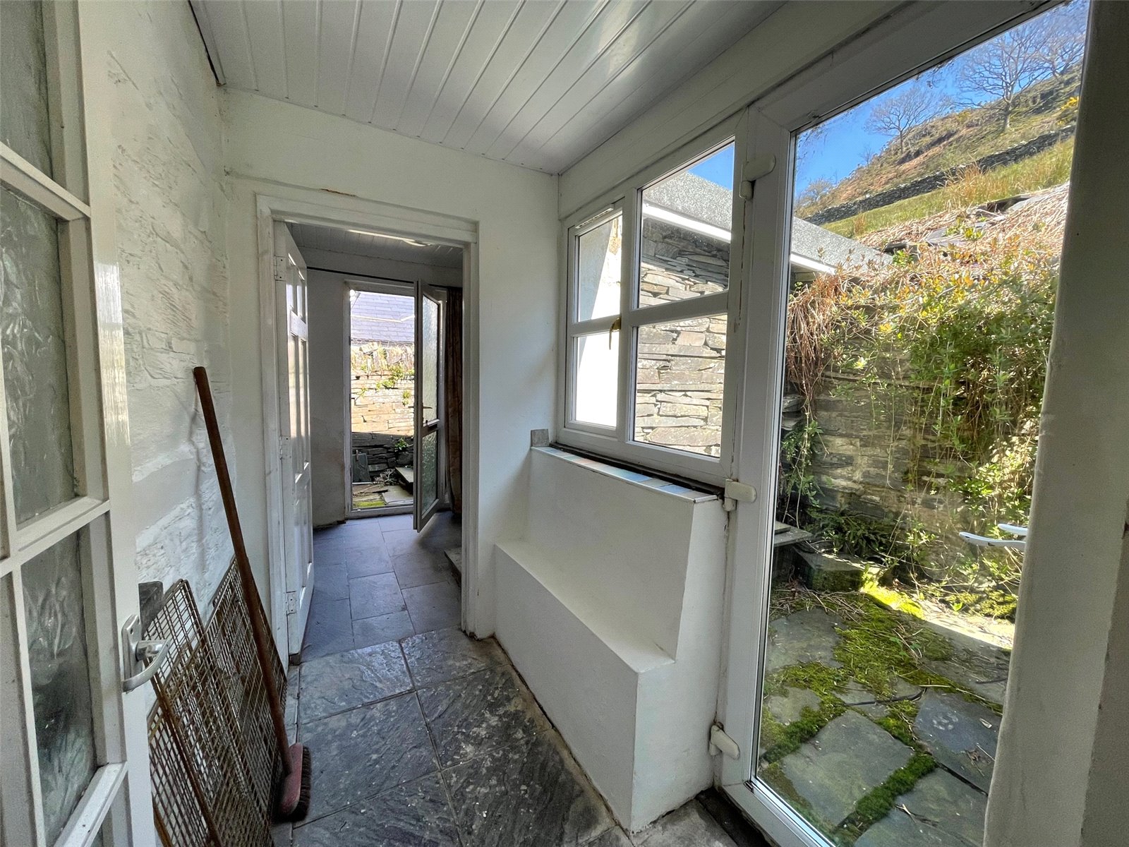 2 bedroom Terraced House for sale in Machynlleth