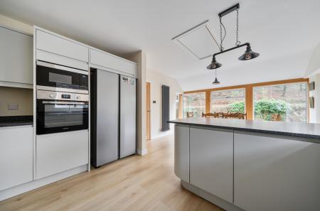 1384492-10-693c16...