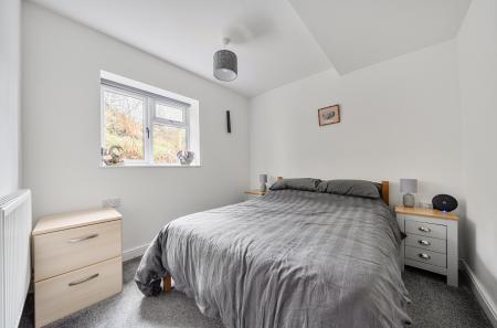 1384492-16-693c17...