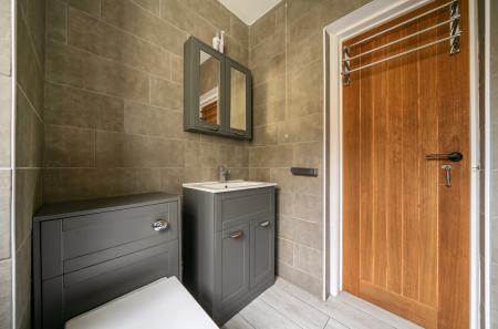 1384492-20-693c17...