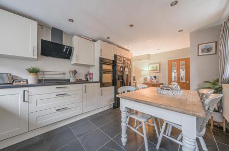 1386032-7-69386a3...