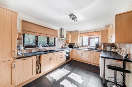 1357281-16-68d40b...