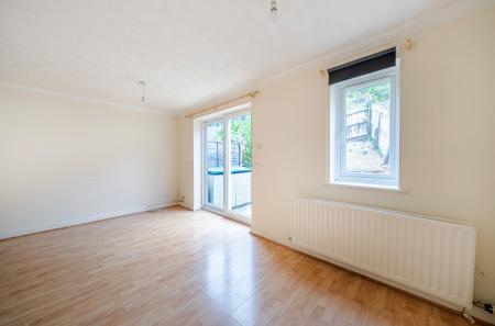 1368813-5-68ef6ad...