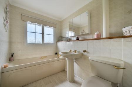 1369164-13-68f7e3...