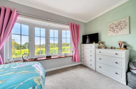 1369164-19-68f7e4...