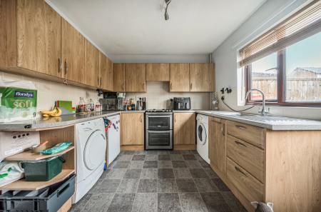 1372601-5-68fb413...