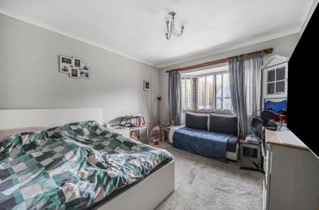 1372601-9-68fb427...