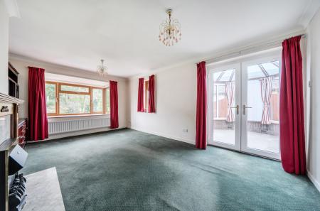 1375854-8-690de9a...