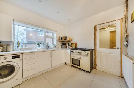 1396690-8-695fd8e...