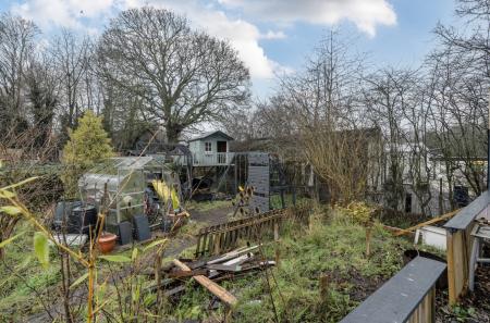 1396690-3-695fd8d...