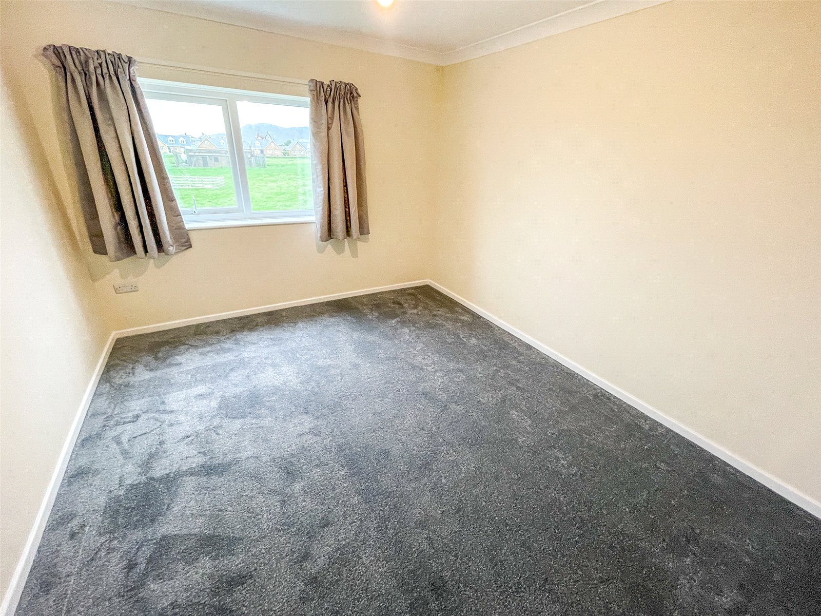 2 bedroom Flat for sale in Tywyn