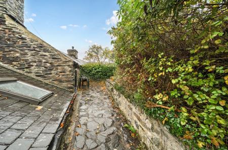 1370630-1-68fa4a2...