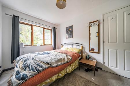 1362402-4-68e67df...