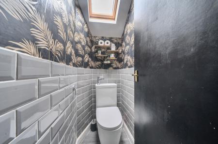 1375902-6-69146af...