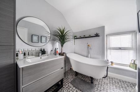 1375902-7-69146af...