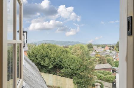 1348982-17-68cd83...